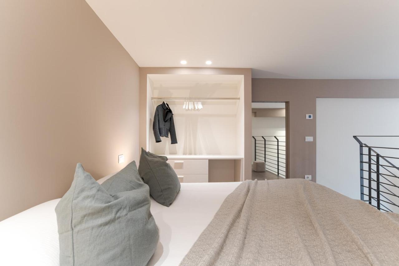 Suite Della Corte - By Myhomeincomo Bagian luar foto
