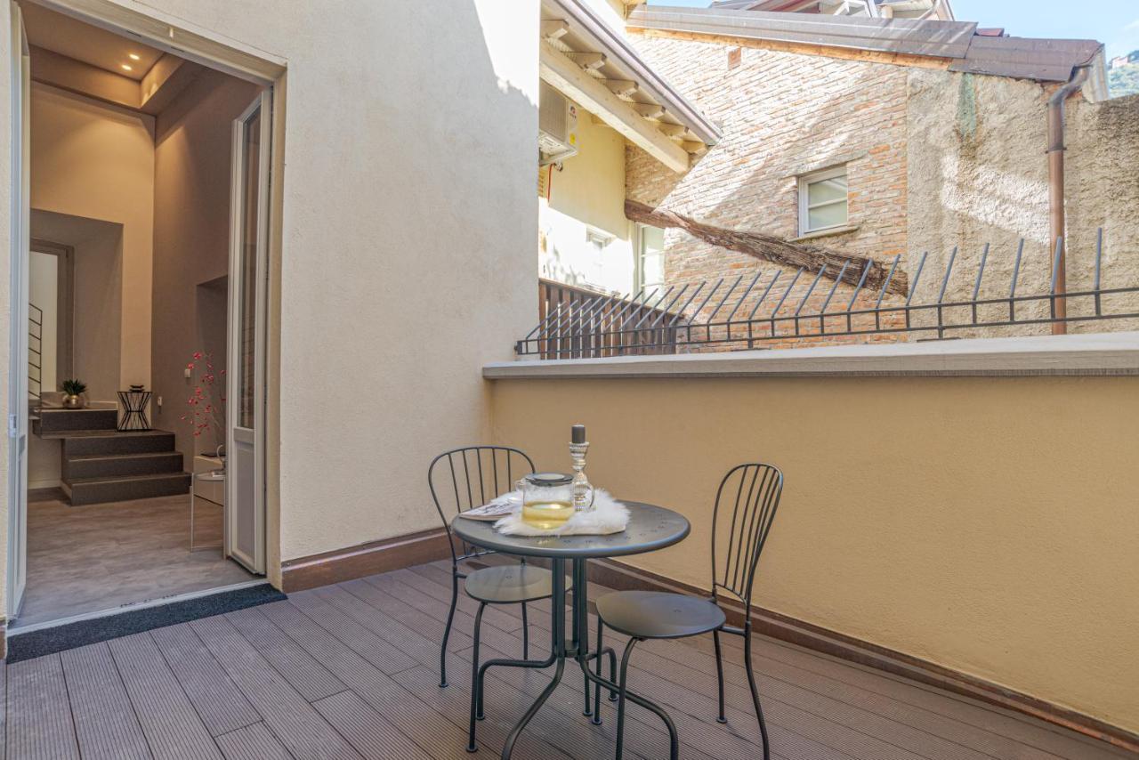 Suite Della Corte - By Myhomeincomo Bagian luar foto
