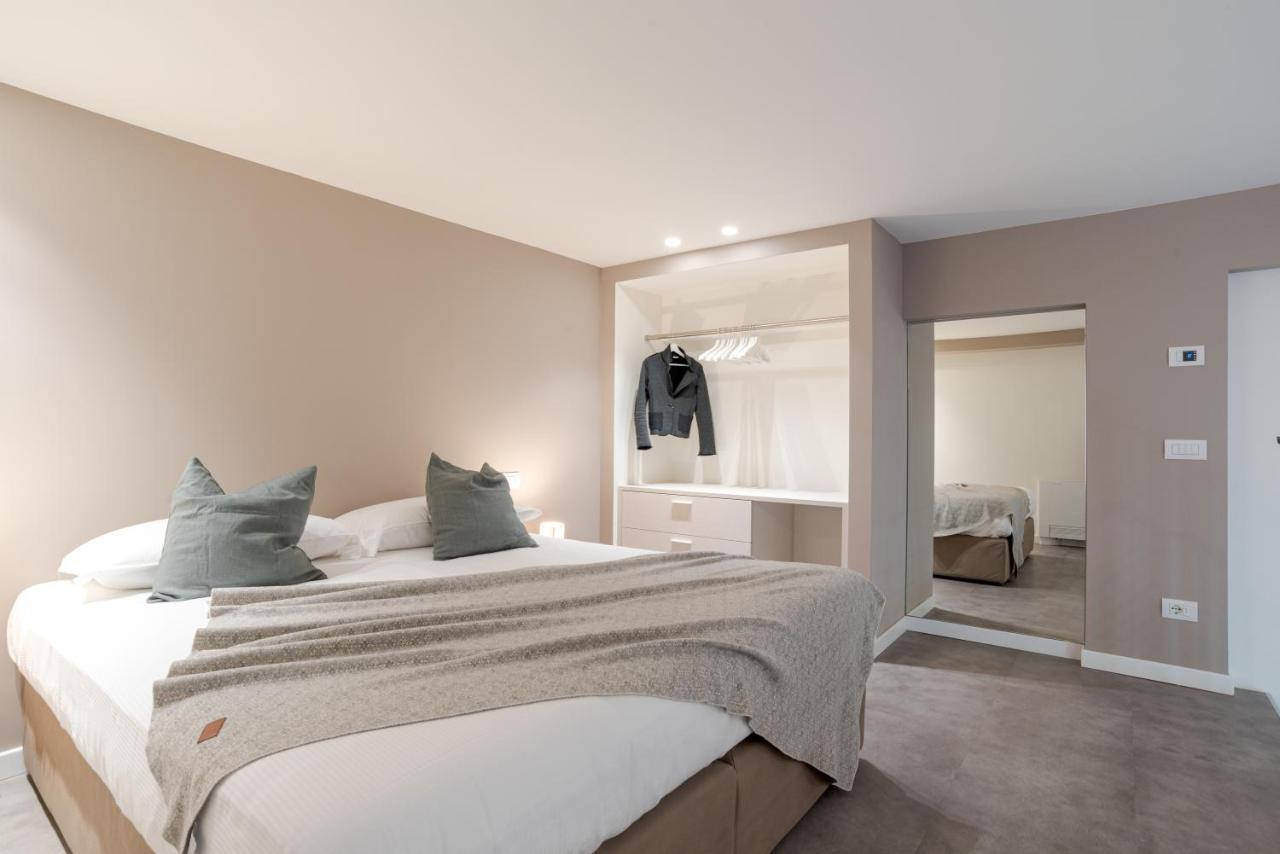 Suite Della Corte - By Myhomeincomo Bagian luar foto
